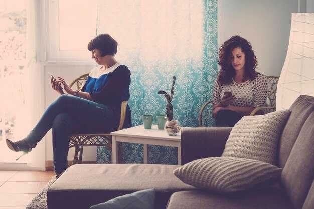 9 Psychological Challenges of Long-Distance Relationships — Causes, Effects & Coping Tips