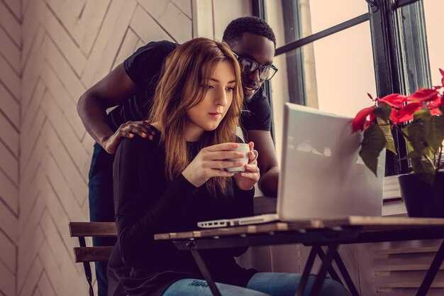 15 Signs Your Long-Distance Relationship Isn't Working — Warning Signs & What to Do 15 Signs Your Long-Distance Relationship Isn't Working — Warning Signs & What to Do