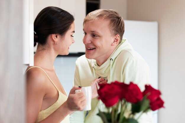 5-6 Weeks of Dating: What to Expect, Signs & Next Steps