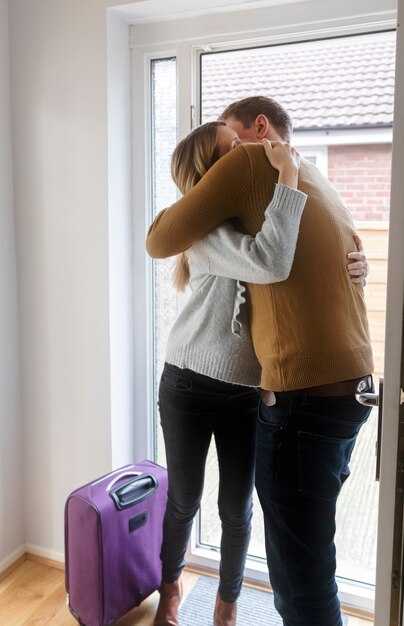 5 Signs of Emotional Baggage in a Relationship - How to Heal 5 Signs of Emotional Baggage in a Relationship: How to Heal