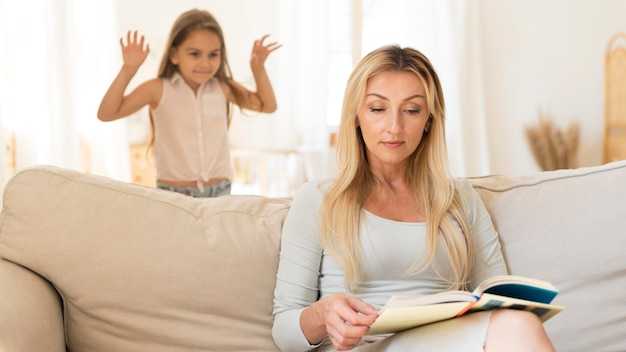 8 Signs You Have a Toxic Mother & Therapist-Approved Ways to Deal 8 Signs You Have a Toxic Mother & Therapist-Approved Ways to Deal