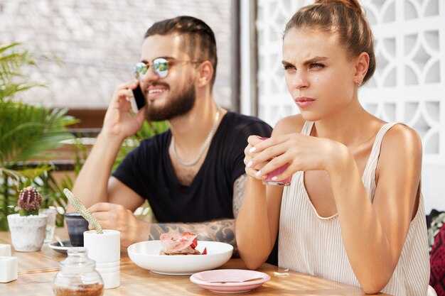 9 Brutally Honest Reasons You're Still Single | Dating Tips