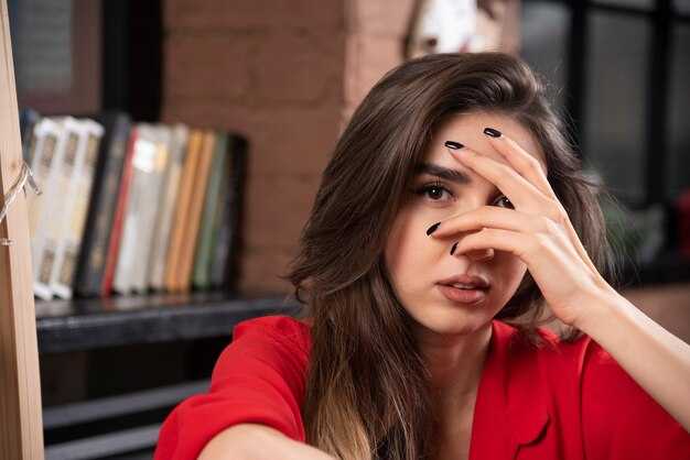 Which childhood experiences most often lead to anxious-preoccupied style?