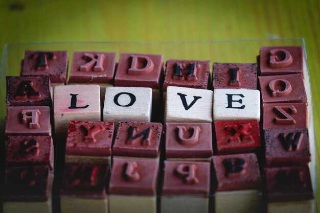 Are You Really Into Them or Just Romantic Fantasy? 9 Signs Are You Really Into Them or Just Romantic Fantasy? 9 Signs