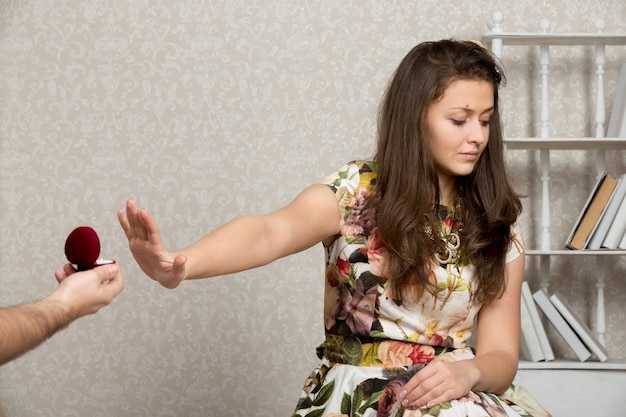 Which partner behaviors typically prompt immediate withdrawal?
