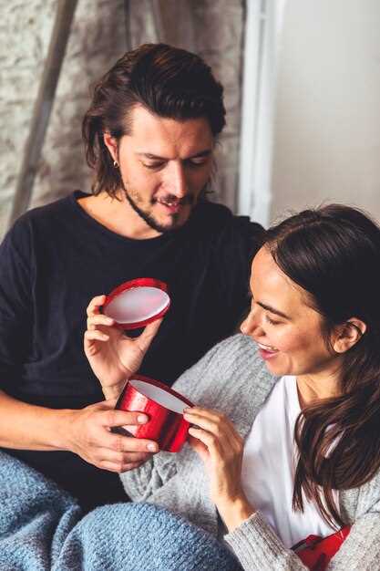 Dating Guide - Cynical Tips for the First 6 Months Dating Guide: Cynical Tips for the First 6 Months