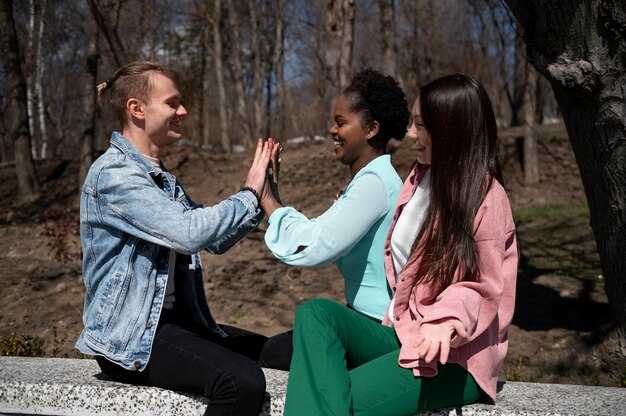 Don’t Let Manipulative “Poly” Friends Push You to Self-Abandon