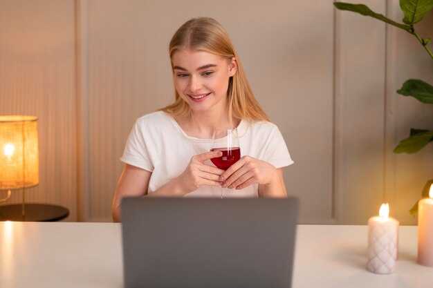Female Online Dating: Real Experiences, Lessons & Tips