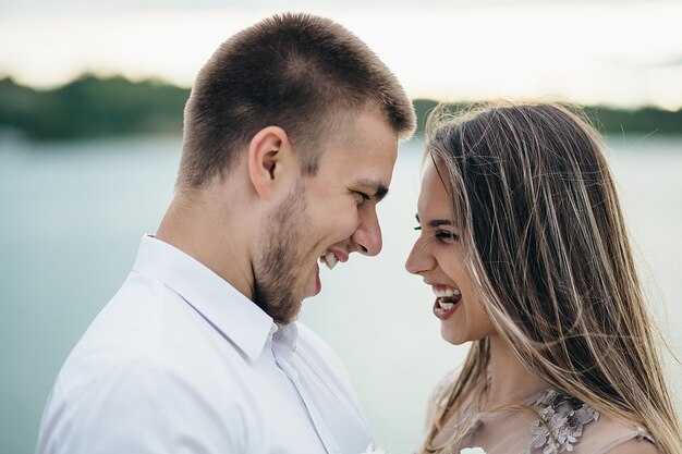 Healthy Emotions in Marriage - Building a Strong Emotional Bond Healthy Emotions in Marriage: Building a Strong Emotional Bond