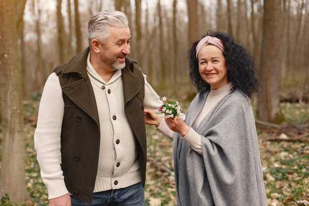 How to treat concurrent and serial partnerships when assigning exposure time to an age gap?
