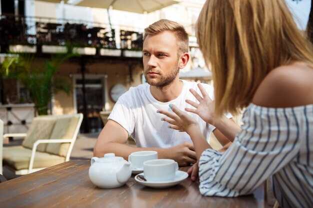 How to Keep a Conversation Going: 9 Tips to Destroy Awkward Pauses