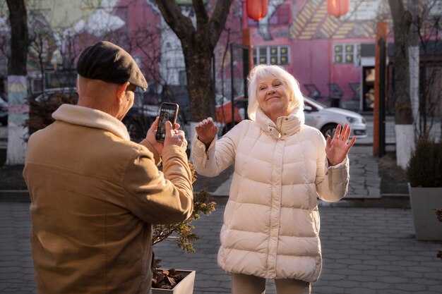 How to Reconnect with Old Friends Who've Become Strangers How to Reconnect with Old Friends Who've Become Strangers
