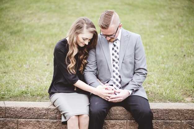 How to Save a Marriage That Is Falling Apart - Practical Steps to Rebuild Your Relationship How to Save a Marriage That Is Falling Apart: Practical Steps to Rebuild Your Relationship