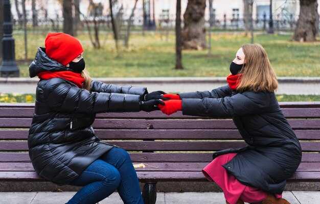 How to Spot and Handle Manipulative Behavior in Relationships — Signs & Solutions