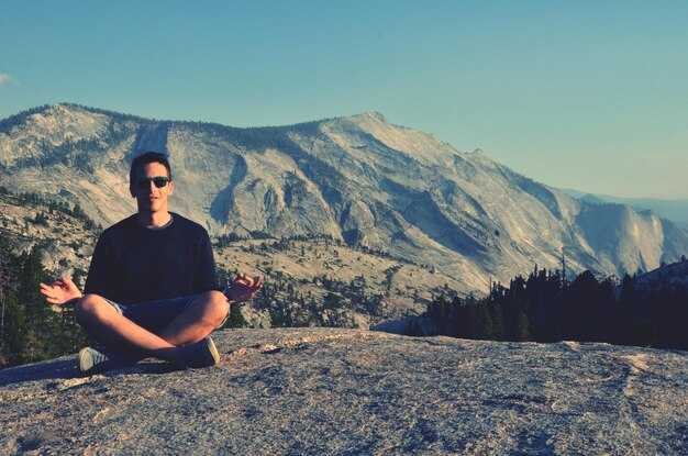 Meditation Mountain - A Practical Guide to Mindfulness and Calm Meditation Mountain: A Practical Guide to Mindfulness and Calm