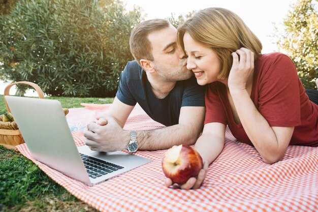 Online Dating Safety: 5 Expert-Backed Tips to Stay Safe
