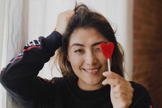 The Art of Being Happily Single: 10 Ways to Thrive — C De Lima