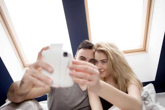 Why Long Distance, Unavailable People Feel Like Your True Love Why Long Distance, Unavailable People Feel Like Your True Love