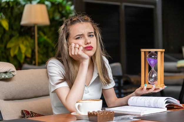 Why You Become Anxious & ClingyïŒ The Avoidant's 'Interest Trap' Explained. Why You Become Anxious & ClingyïŒ The Avoidant's 'Interest Trap' Explained.
