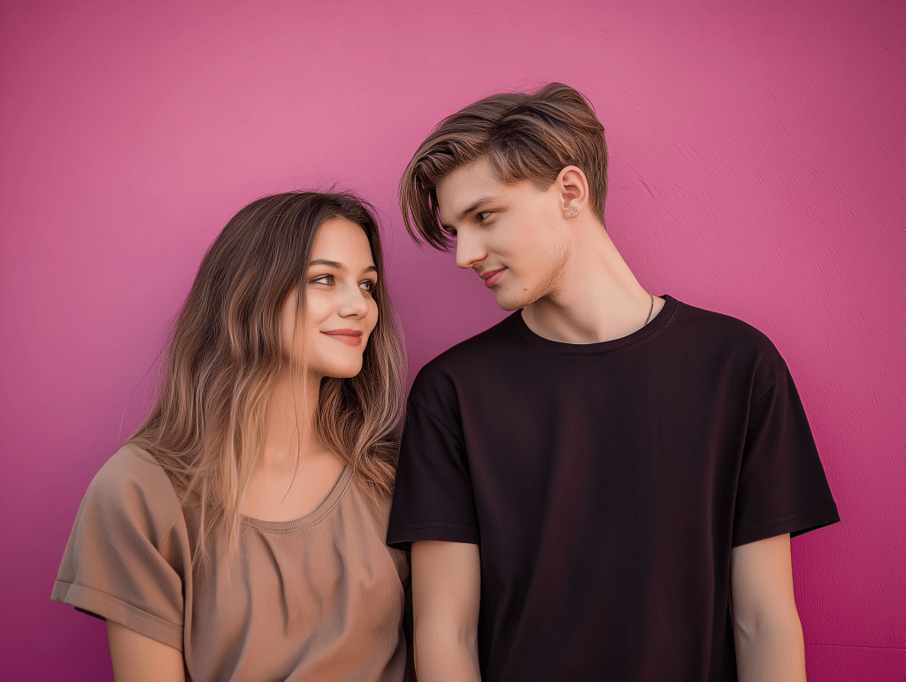 Dieses Bild zeigt ein Paar, das sich flirtende Blicke zuwirft